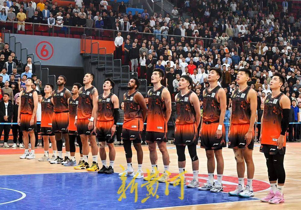 山东男篮防守表现稳固，获得胜利