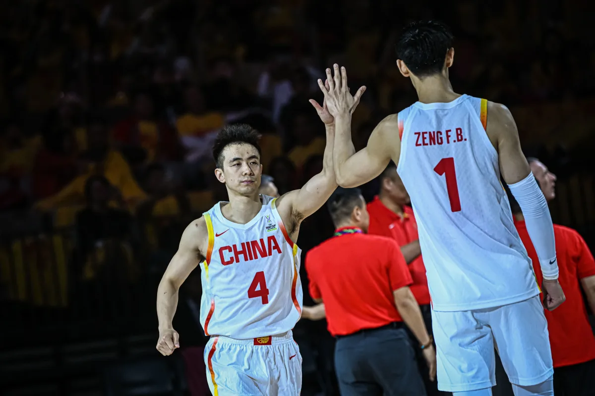 包含湖北队客场对上北京男篮，防守强势获得胜利的词条